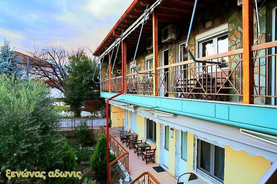 Ξενώνας Άδωνις Káto Loutrákion Εξωτερικό φωτογραφία