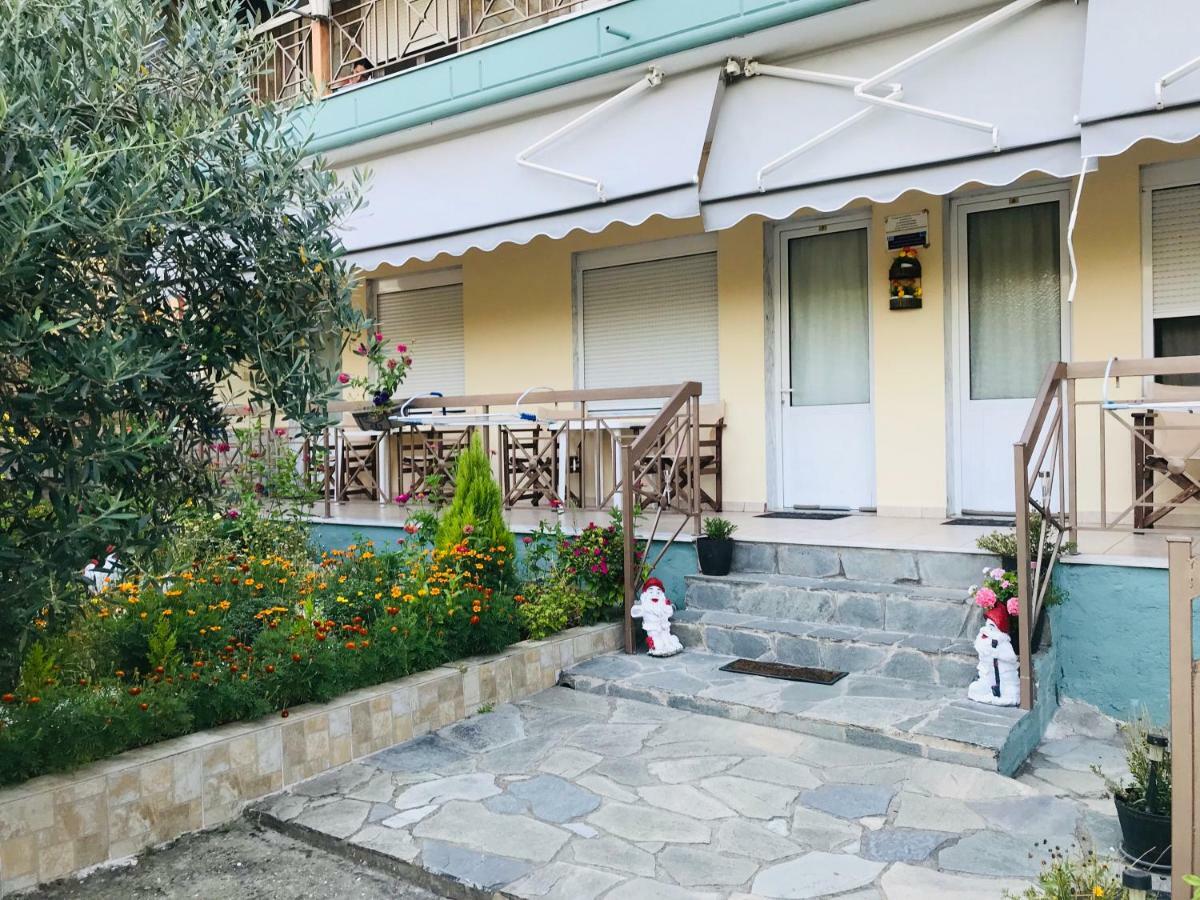 Ξενώνας Άδωνις Káto Loutrákion Εξωτερικό φωτογραφία
